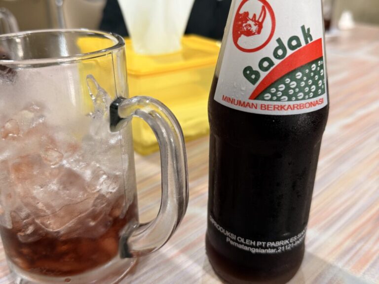 インドネシアの謎ドリンク「Badak」とは？“薬のような味”の正体