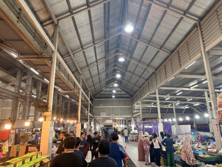 ブルネイの国民食ナシカトゥに感動！ガドン・ナイトマーケットで味わう庶民の絶品グルメ