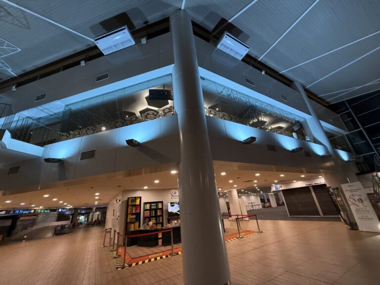 ブルネイ国際空港で味わう旅の余韻、小さいけれど快適な旅の終点と、エアアジアでの帰路