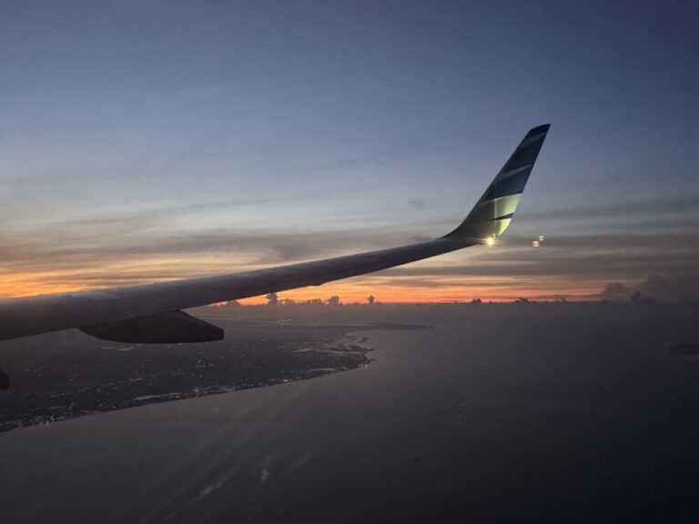 深夜便の魅力！ガルーダGA604便でジャカルタからマカッサルへ