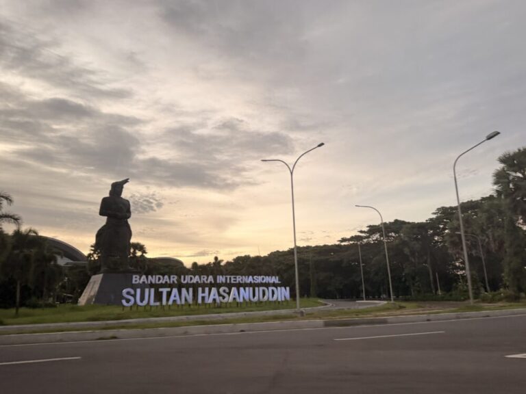 朝焼けのハサヌディン国際空港で始まる特別な一日！マカッサルからジャカルタへ向かう早朝便