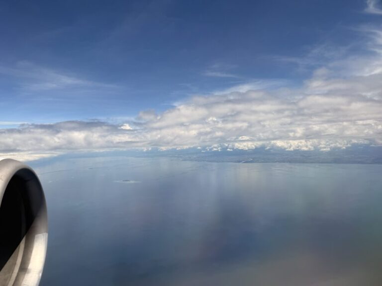 弾丸ジャカルタ出張、雨季の晴れ間に、特別塗装機でマカッサルへ帰る