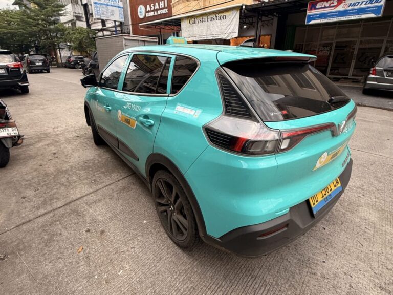 マカッサルに急増中！EVタクシー「Green Taxi」の実力を徹底レビュー