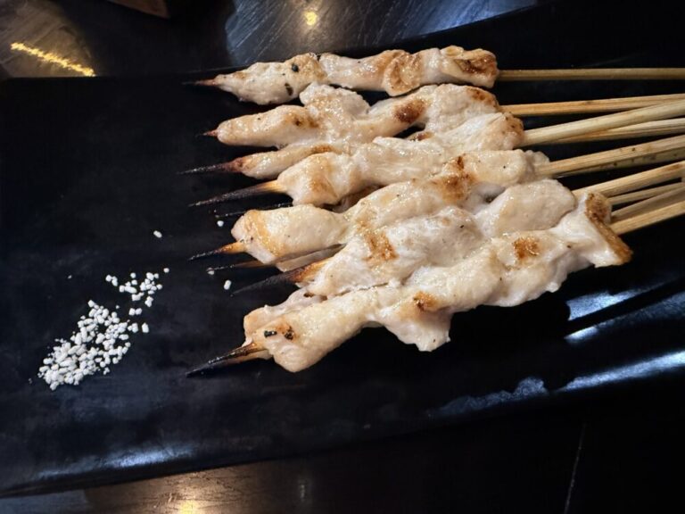 「塩やきとり」が、正直うますぎる！サテ・タイチャンとは何か？マカッサルで出会った進化系焼き鳥