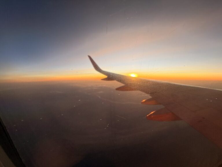 夕焼けのメコン川を越えてホーチミンからビエンチャンへ！絶景に恵まれた空の2時間