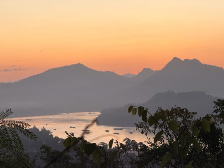 ルアンパバーン到着！40分の未舗装ロードの先にあった、プーシーの丘の絶景サンセット